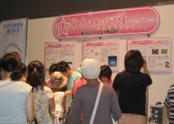 家族連れで賑わう当社ブース