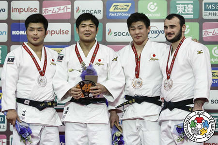 準優勝の小林 悠輔(左)
