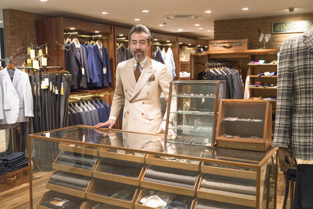 松屋銀座のカリスマバイヤー宮崎俊一氏。スーツの価値、パターンオーダーの楽しみ方を、百貨店ならではのアプローチで伝えたい。