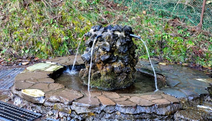 護摩屋敷の水