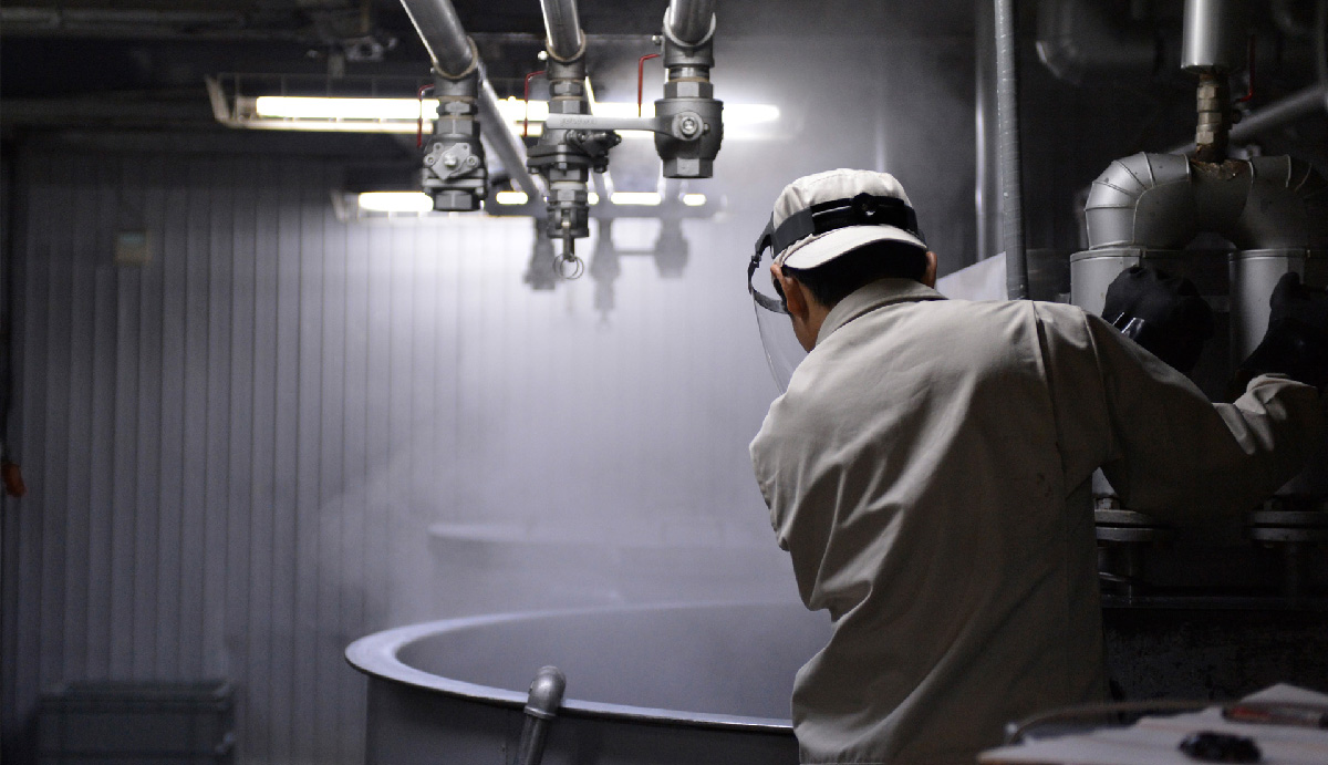 ヘーベルハウスLONGLIFE IS BEAUTIFUL 松山油脂の工場で釜炊製法により作られる石鹸