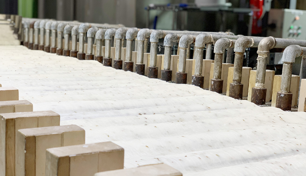 ヘーベルハウスLONGLIFE IS BEAUTIFUL 松山油脂の石けん作りの枠練り工程で使われるクーリングプレス
