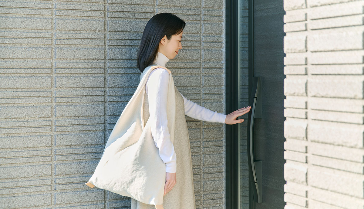 ヘーベルハウスLONGLIFE IS BEAUTIFUL 共働き・子育て タッチひとつで簡単解錠ができる「リモコン W ロックシステム」

