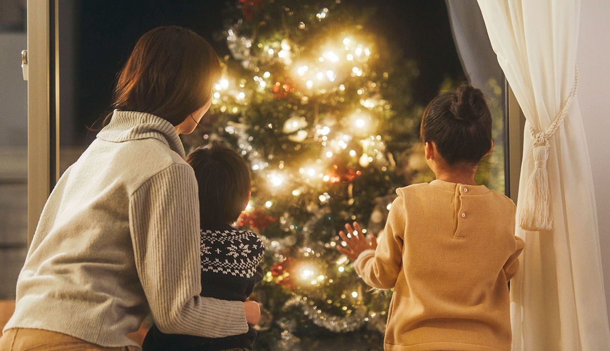 ヘーベルハウスLONGLIFE IS BEAUTIFUL のきのまに設置した大きなクリスマスツリー