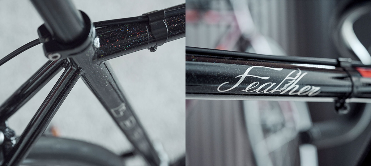 ヘーベルハウス船橋展示場のガレージに置いたFUJIBIKES競技用自転車のエントリーモデル『FEATHER（フェザー）』