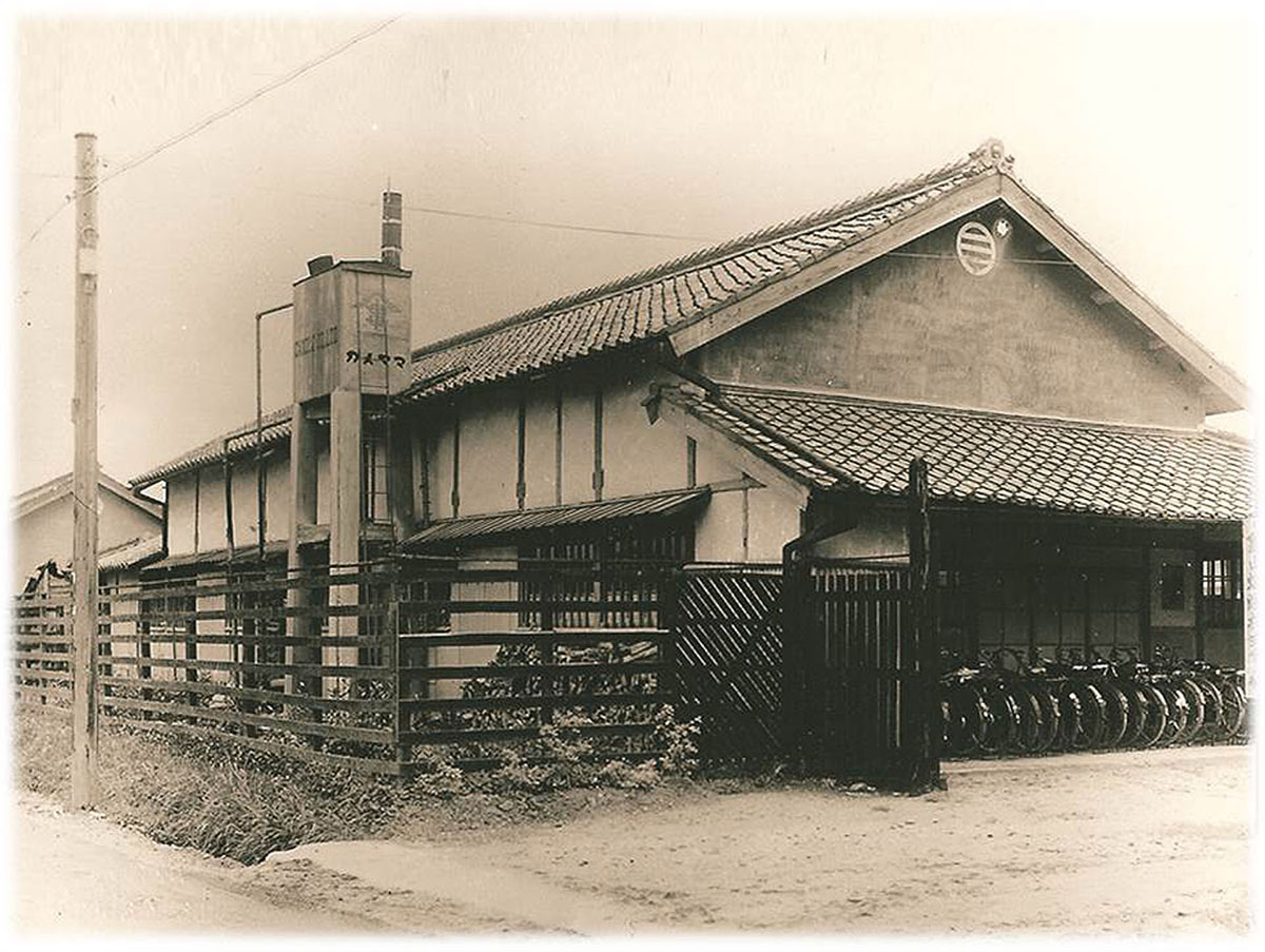 ヘーベルハウスLONGLIFE IS BEAUTIFUL カメヤマローソク1946年ごろの工場の様子