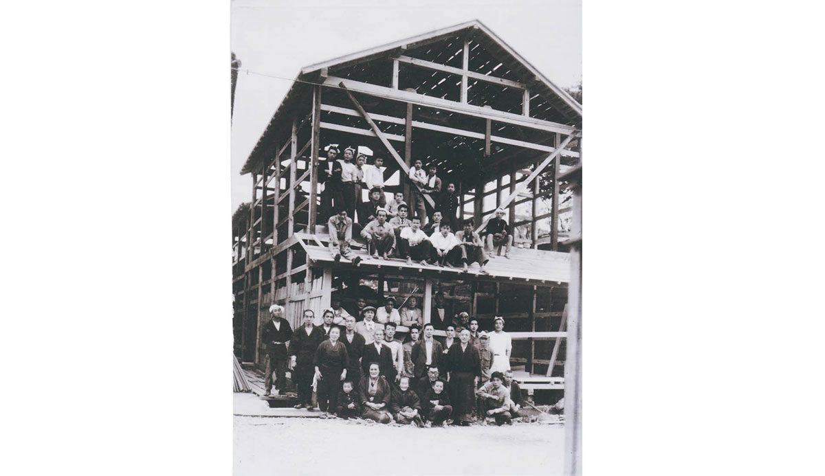 ヘーベルハウスLONGLIFE IS BEAUTIFUL 四十沢木材工芸 1954年工場上棟式の様子