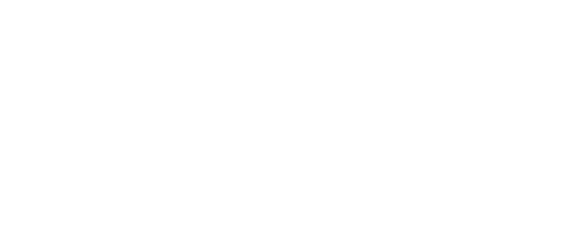 Loungedeck　1階ガレージの上に木材を敷き詰めたデッキを設置。リビングの延長として、気楽に日常使いできます。