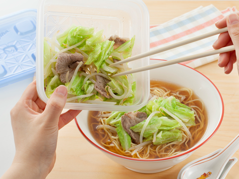 キャベツと豚肉のしょうゆラーメン