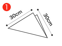 「クックパー®クッキングシート（L）」を30cm×30cmの大きさに切り、折り紙のように三角形に折ります。