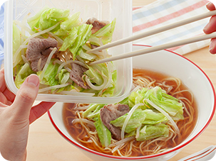 キャベツと豚肉のしょうゆラーメン