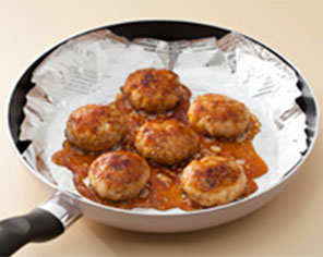 甘辛いタレでもこげつかない 鶏のつくね焼きに