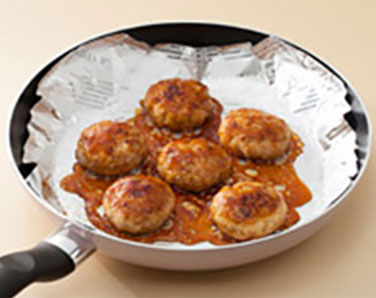 甘辛いタレでもこげつかない 鶏のつくね焼きに